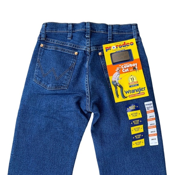 Wrangler Men’s Dark Wash Active Stretch Straight Leg Cowboy Cut Jeans - Picture 6 of 7